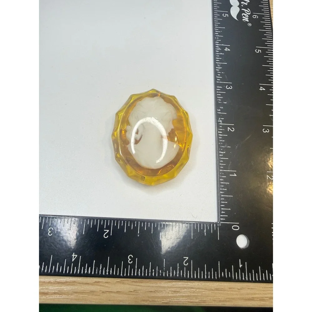 Vintage Amber Resin Cameo Scarf Clip Pendant Gold Tone Scalloped Edge Oval